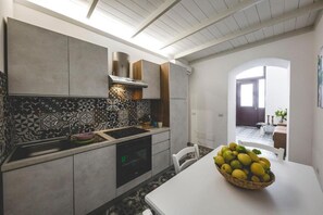 家庭复式 | 私人厨房 | 冰箱、烤箱、炉灶、电热水壶