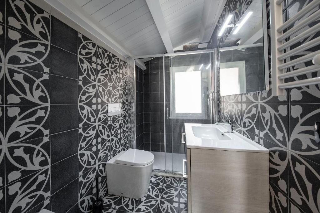 Economy Apartment | Bathroom | Shower, hair dryer, bathrobes, towels