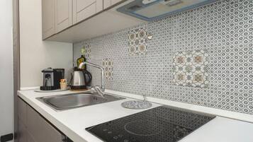 Classic-Apartment | Eigene Küche | Kühlschrank, Ofen, Herdplatte, Kochgeschirr/Geschirr/Besteck