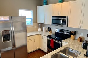 Fridge, microwave, oven, stovetop - 4BR Townhouse at Lucaya with Resort Pool (Kissimmee)