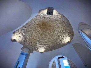 A stone ceiling with a circular pattern and a central light fixture. - Charming Trulli & Lamie in Locorotondo • 2 BR • 2 BA (1 Ensuite) • Patio (Puglia)