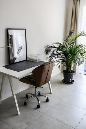 Interior - New Modern Apartment with WiFi, Balcony and Box Spring Bed (Offenburg)