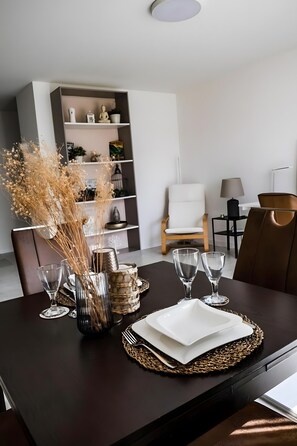 Dining - New Modern Apartment with WiFi, Balcony and Box Spring Bed (Offenburg)