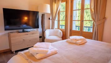 3 bedrooms, iron/ironing board, bed sheets