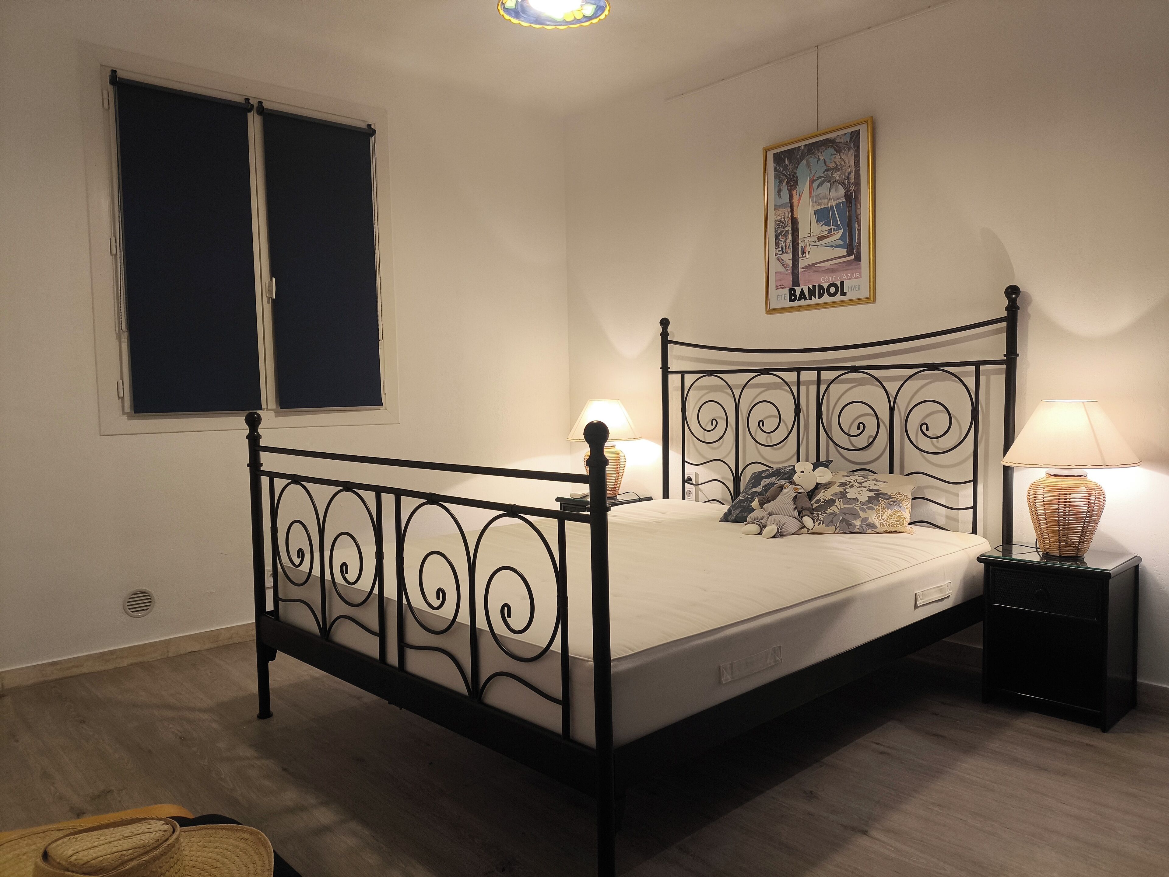 1 chambre, fer et planche à repasser, draps fournis