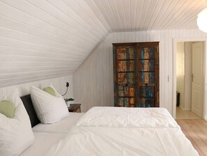 2 bedrooms, iron/ironing board, WiFi, bed sheets - Holiday Home 'Froschkönig' with Shared Terrace, Shared Garden and Wi-Fi (Oberharmersbach)