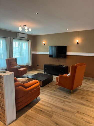 3 Bedroom Fully Serviced Penthouse Apartment