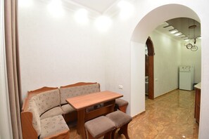 Departamento clásico, 2 habitaciones | Cocina privada