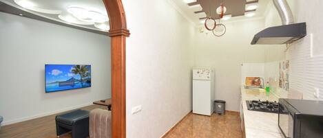 Classic-lejlighed - 2 soveværelser | Privat køkken | Køleskab/fryser i fuld størrelse, mikrobølgeovn, kogeplade, elkedel