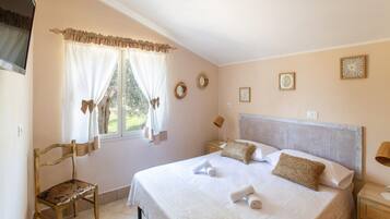 3 bedrooms, desk, iron/ironing board, WiFi