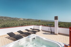 Bañera de hidromasaje al aire libre