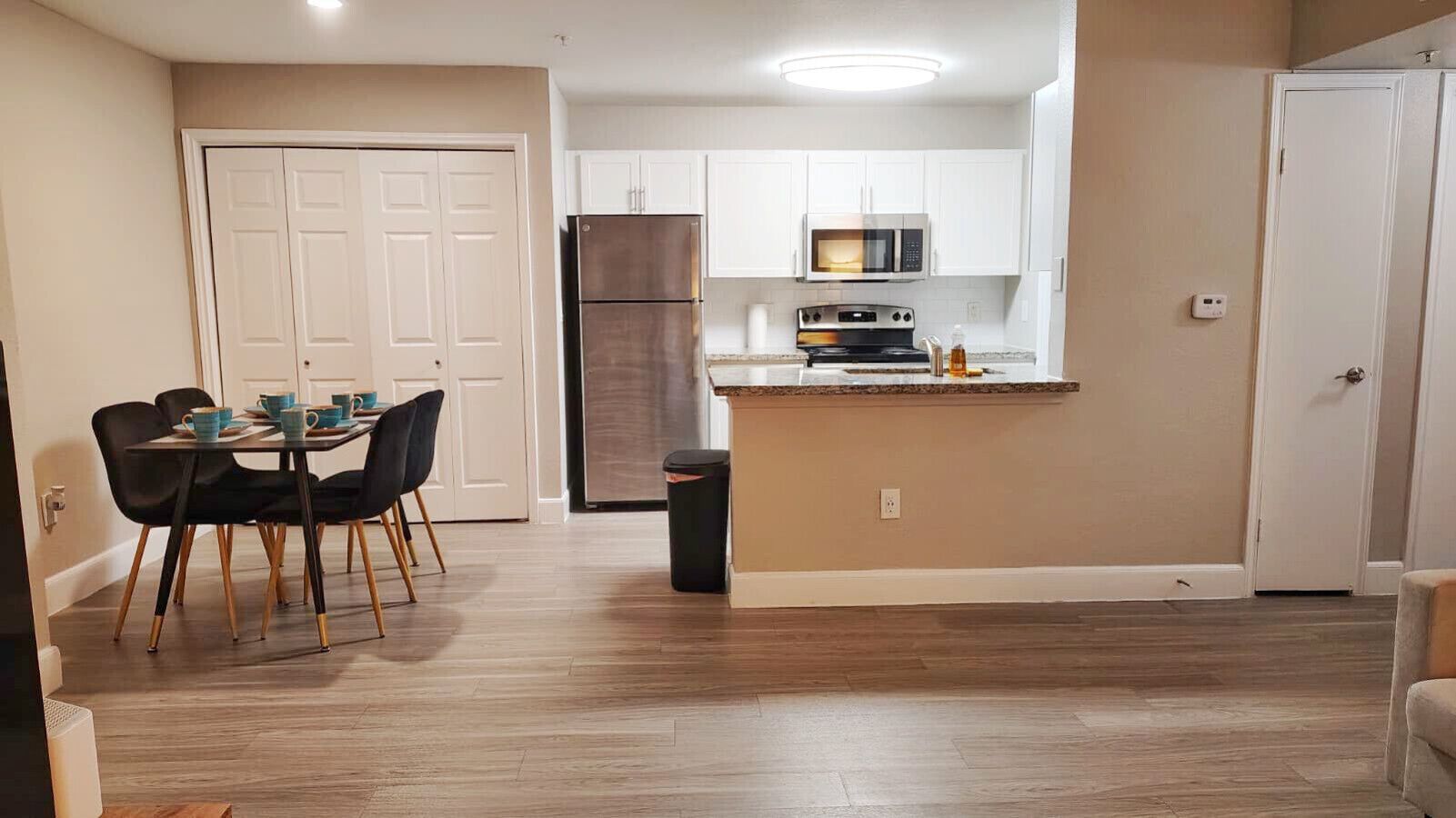 雪櫃、微波爐、焗爐、爐具