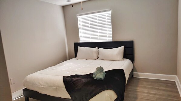 2 Schlafzimmer, Schreibtisch, Bügeleisen/Bügelbrett, WLAN
