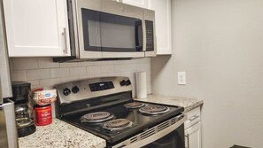 Fridge, microwave, stovetop, dishwasher