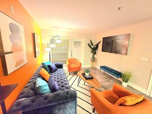 TV - Sunset 2Bed 2Bath at footsteps to NRG - Pool - Gym (Houston)