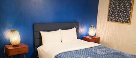 Desk, iron/ironing board, WiFi, bed sheets