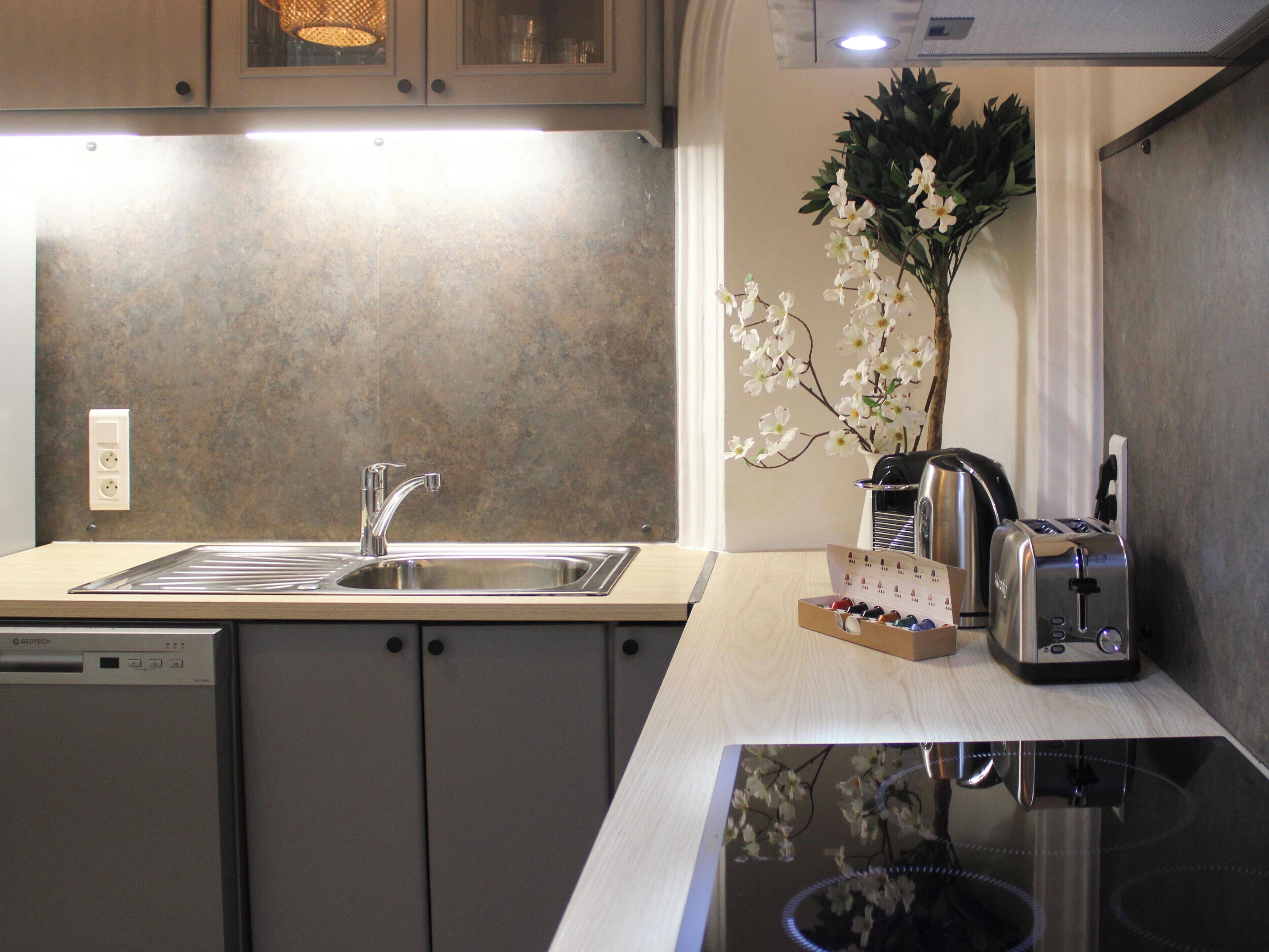Fridge, microwave, dishwasher, coffee/tea maker