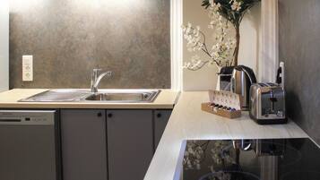 Fridge, microwave, dishwasher, coffee/tea maker