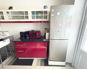 ثلاجة، ميكروويف، فرن، غسالة أطباق