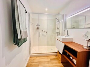 Douche, séchoir à cheveux