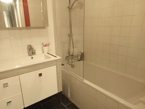 Hårføner og håndklær