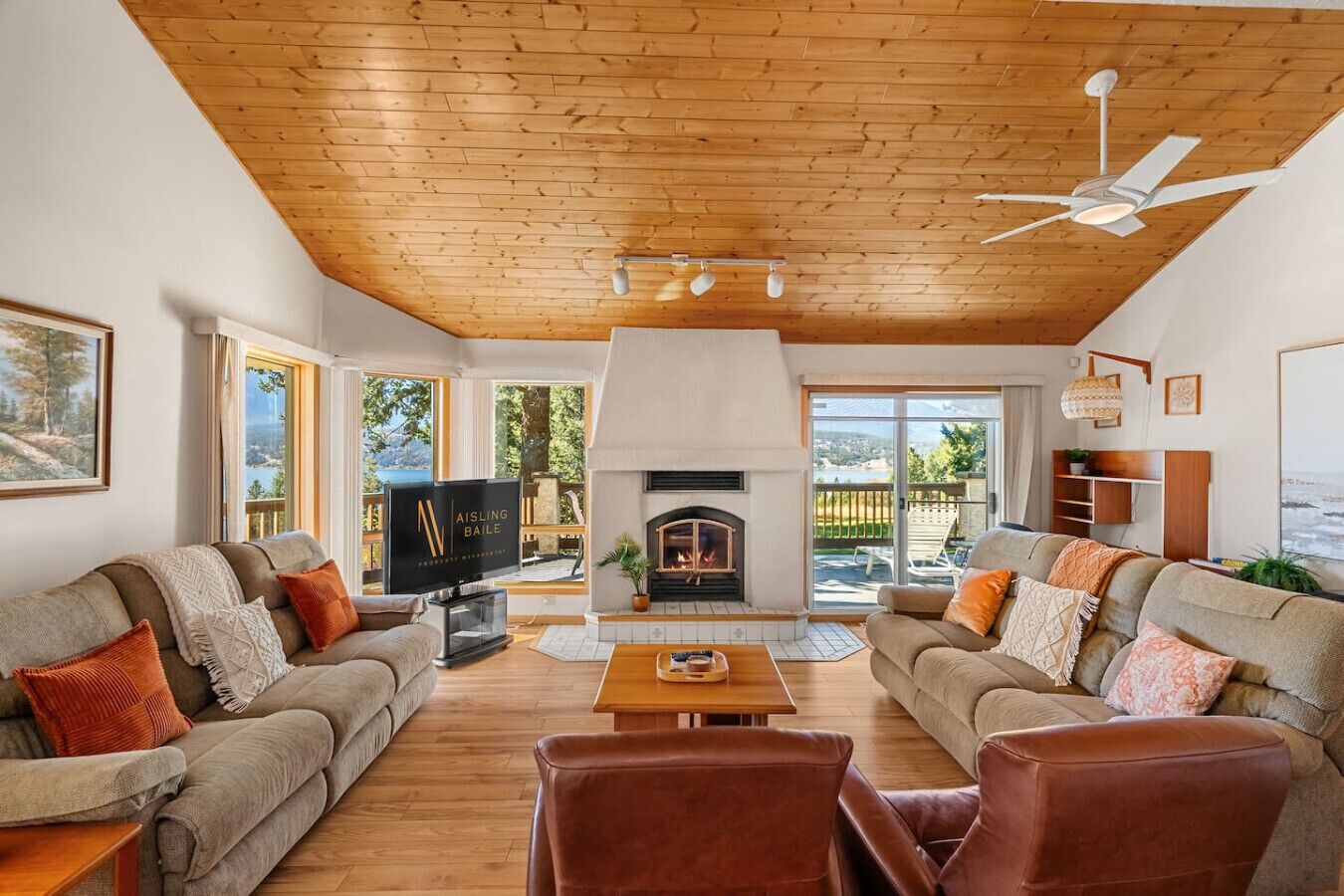 Televisión, chimenea y futbolito 