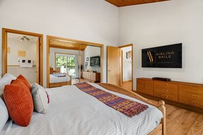 3 bedrooms, desk, WiFi, bed sheets