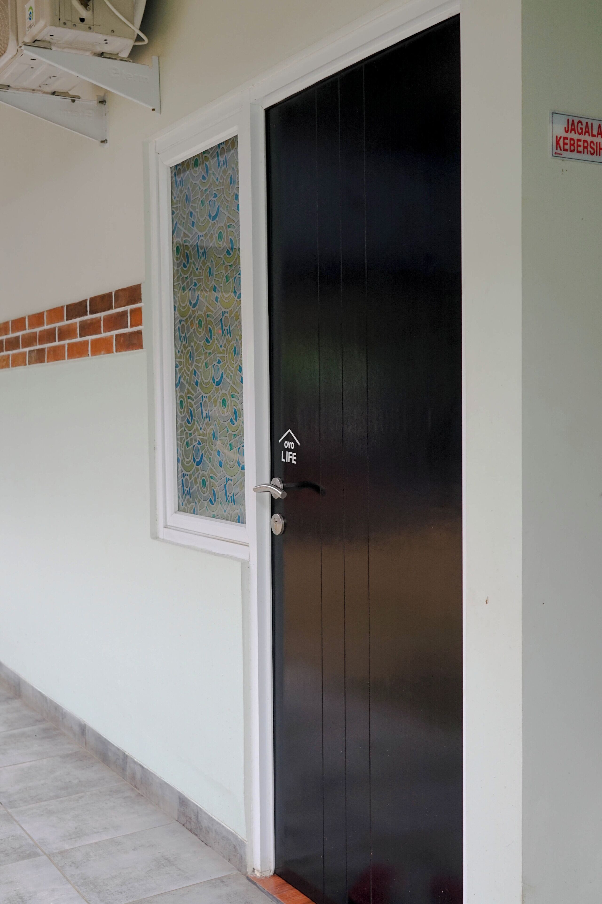 Chambre Confort, vue cour intérieure | Bureau, espace de travail pour ordinateur portable