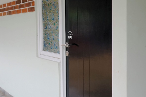 Habitación Confort, vista al patio | Escritorio, espacio para trabajar con laptop y insonorización