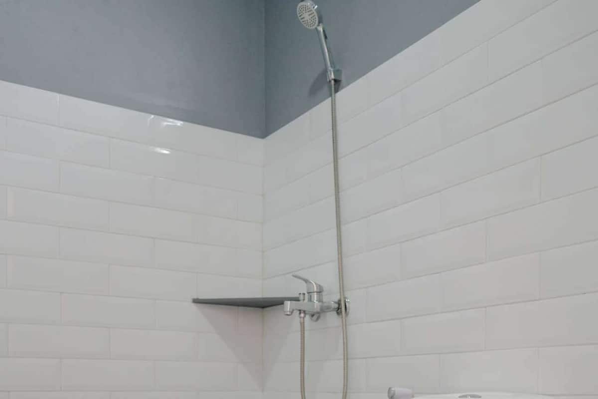 Comfort Room, Courtyard View | Bathroom | Shower, towels