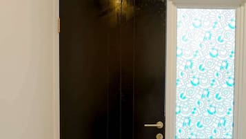 Comfort Room, Courtyard View | Desk, laptop workspace, free WiFi