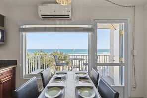 Studio, 1 King Bed, Balcony, Ocean View (Ocean Jewels Club 363) | Dining