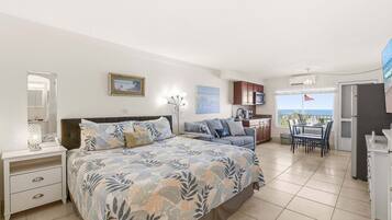 Studio, 1 King-Bett, Balkon, Meerblick (Ocean Jewels Club 363) | Individuell dekoriert, individuell eingerichtet