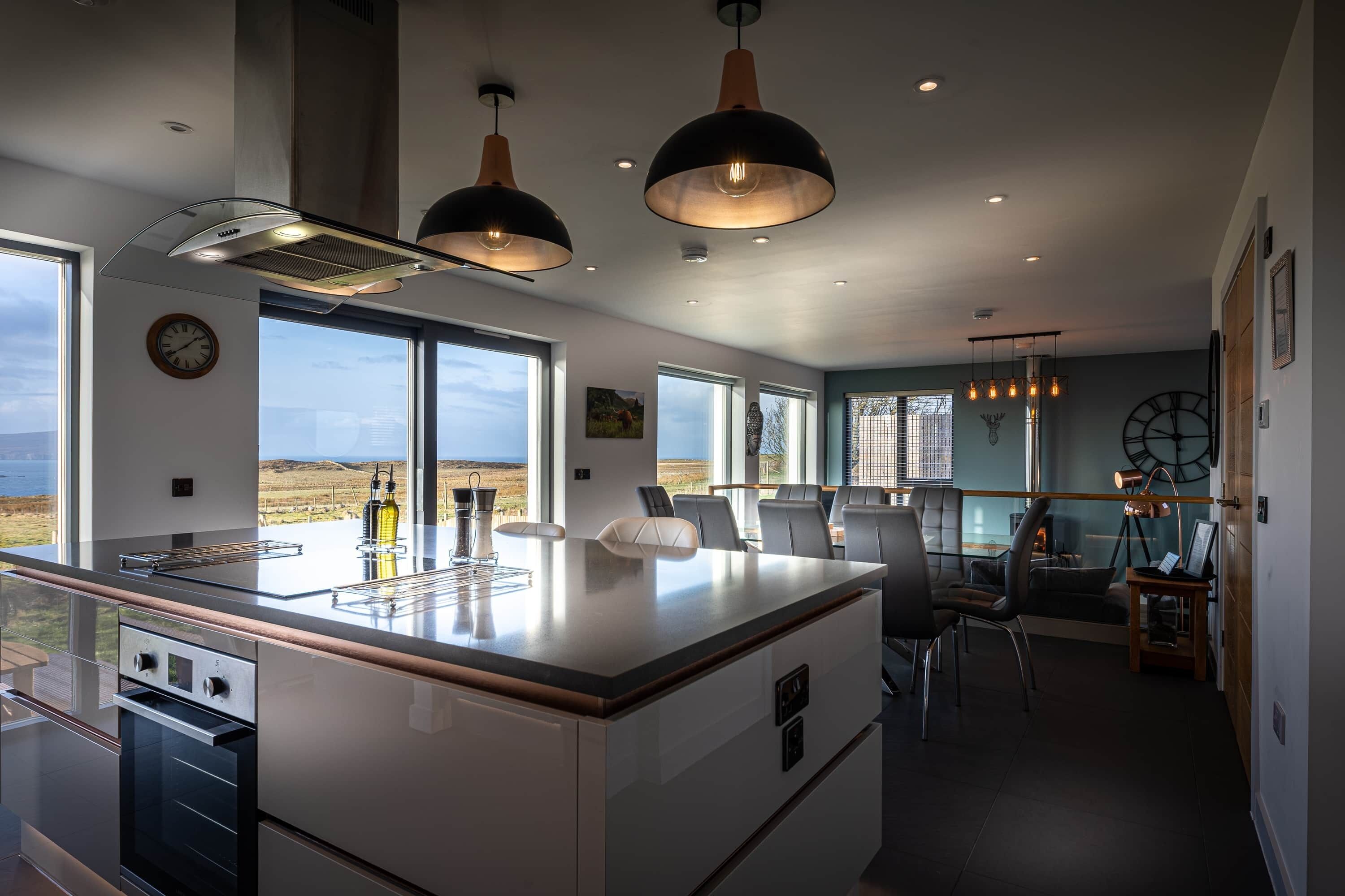 雪櫃、微波爐、焗爐、洗碗機