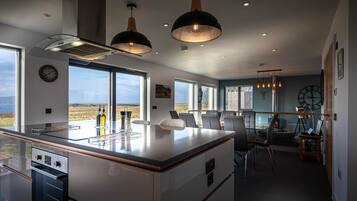 Refrigerador, microondas, horno, lavavajillas