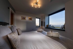 3 عدّة غرف نوم ومكواة/لوح كي وواي فاي وملاءات أسرّة