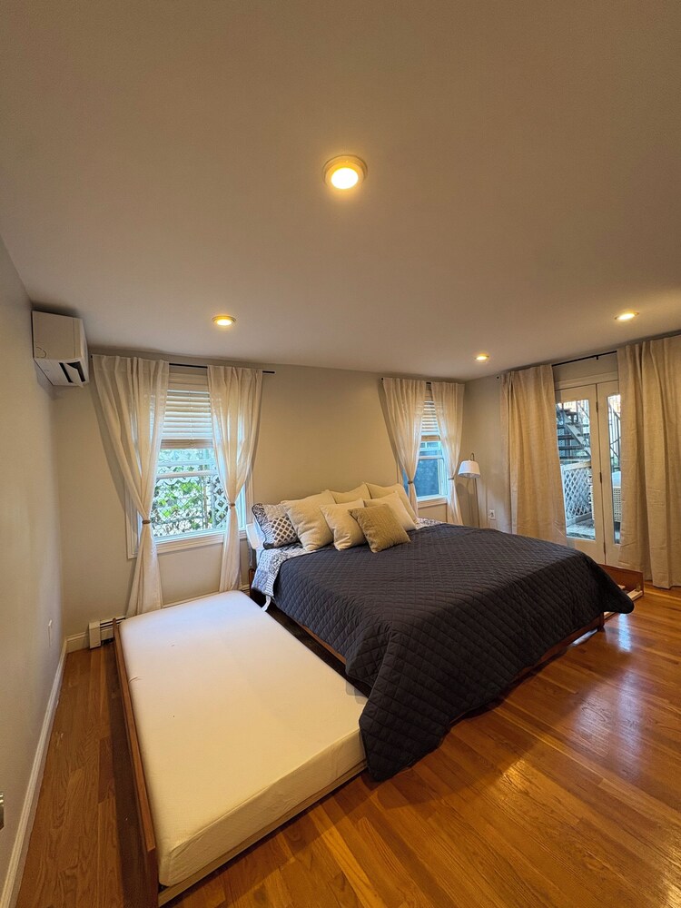 2-bedroom condo with extra beds and HOT TUB in South Boston - Boston | Vrbo