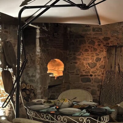 A historic stone house, Ideal for visitors to the Acropolis-Asklepion in Bergama