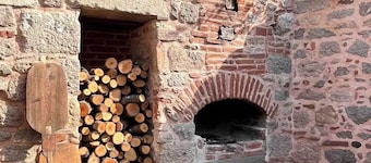 A historic stone house, Ideal for visitors to the Acropolis-Asklepion in Bergama