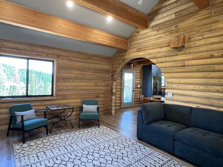 Enchanting Ski In Ski Out Log Cabin In Beaver At Eagle Point Resort, Sleeps 20+ - Utah