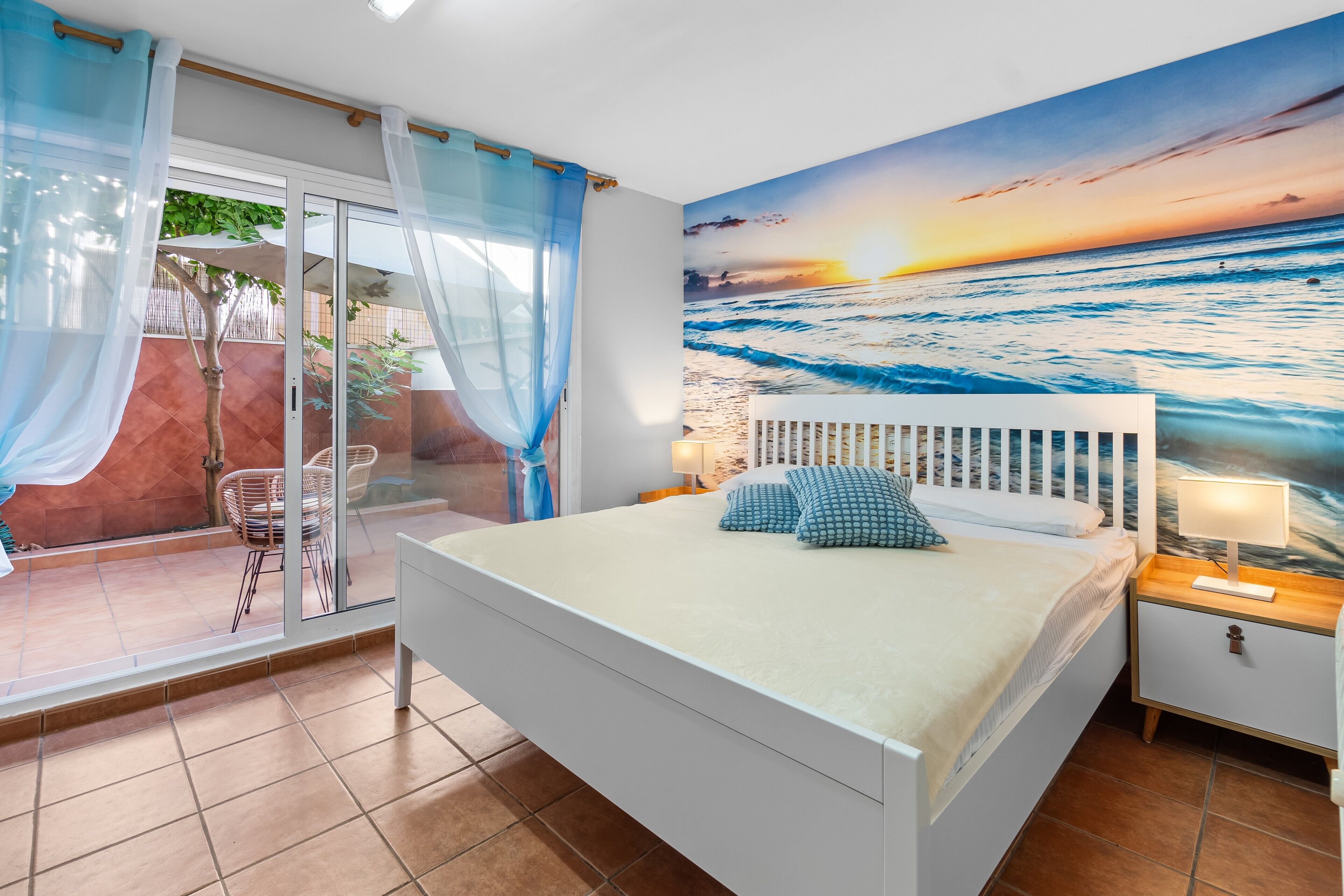 4 bedrooms, desk, iron/ironing board, WiFi