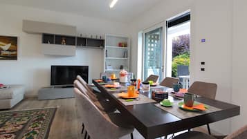 House, Patio, Mountain View | Dining room
