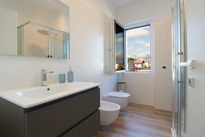House, Patio, Mountain View | Bathroom | Shower, hair dryer, bidet, towels - House Martina  (Limana)