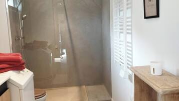 Shower, towels, soap, toilet paper