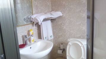 Quarto casal standard | Banheiro | Sabonete, papel higiênico