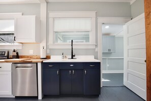 Microwave, oven, stovetop, dishwasher - 1921 2BD/1BTH Bungalow - Historic Winter Garden, Steps to Plant St, Dogs Welcome (Winter Garden)