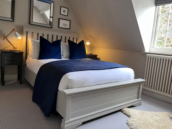 3 chambres, fer et planche à repasser, Wi-Fi, draps fournis