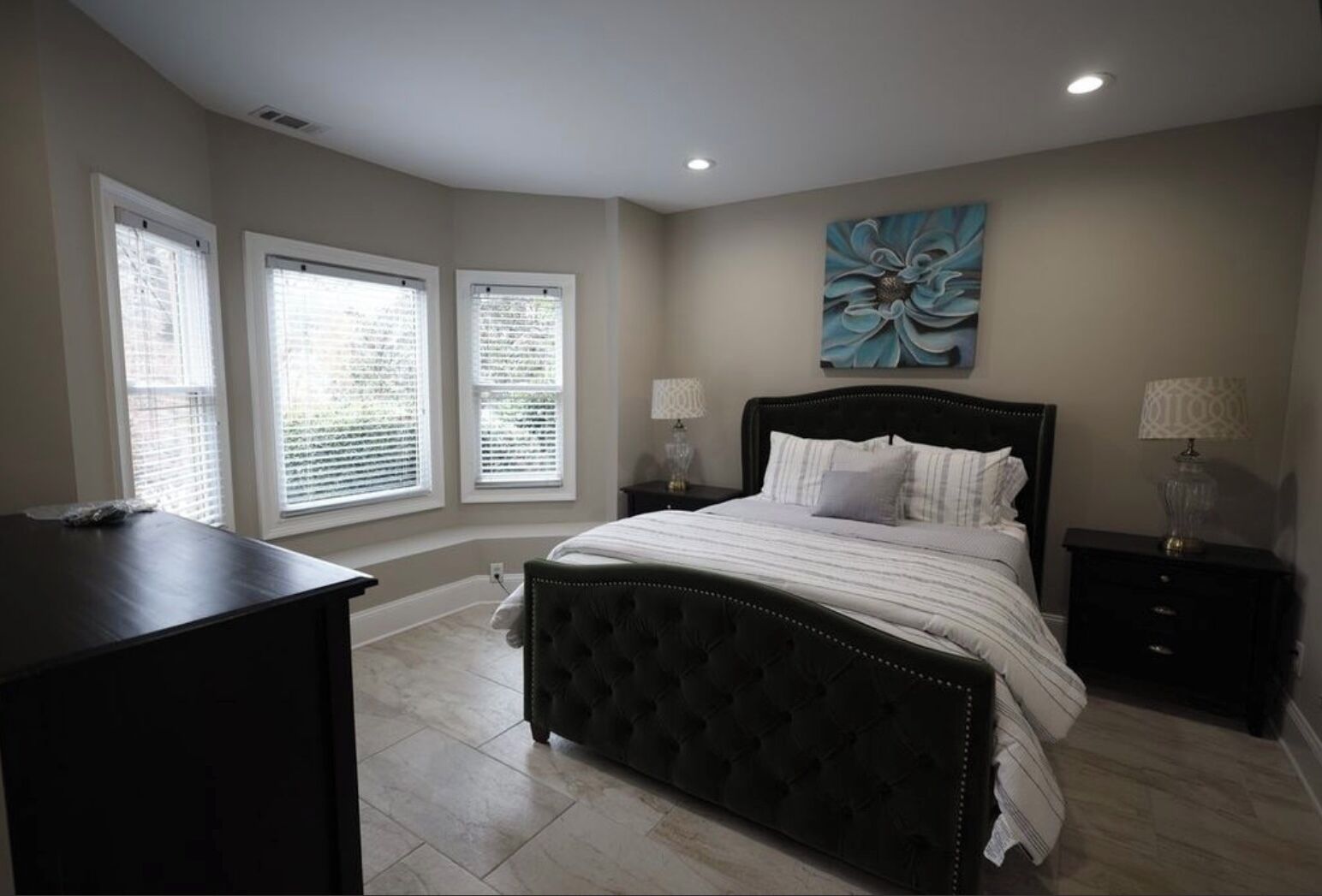 3 bedrooms, desk, iron/ironing board, free WiFi