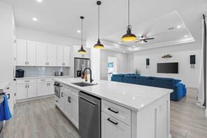 Fridge, microwave, oven, stovetop - Snowbird Retreat - Newly Renovated - Fishing (Cape Coral)