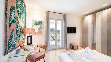 2 bedrooms, desk, iron/ironing board, Internet